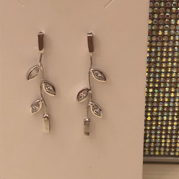 NWOT Sterling Silver Leaf Design Earrings - Picture 4 of 4